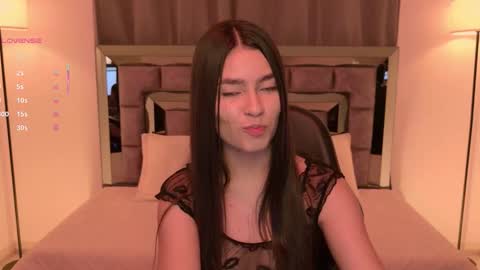 Snapshot of bella_clark2 chatting on December 20, 4:08 am Bella online show from December 20, 4:08 am