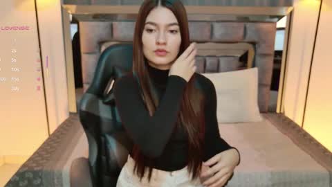 Snapshot of bella_clark2 chatting on January 15, 2:32 pm Bella online show from January 15, 2:32 pm