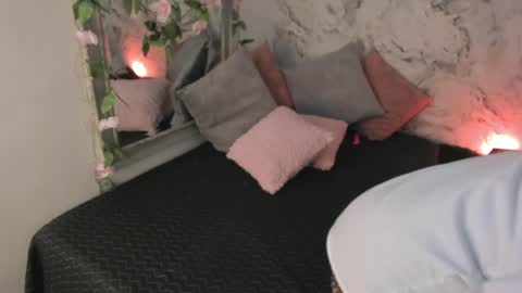 Dessi  online show from April 1, 2:36 pm