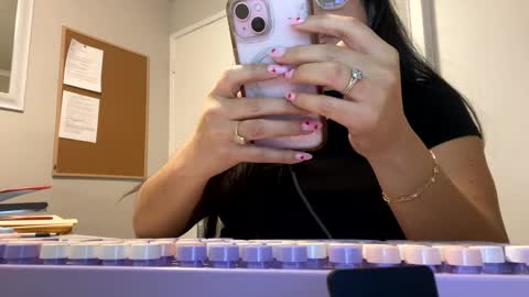 Snapshot of bella_dulce chatting on February 19, 7:48 pm bella_dulce online show from February 19, 7:48 pm