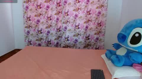 Snapshot of bella_gentle chatting on February 7, 12:09 pm bella_gentle online show from February 7, 12:09 pm