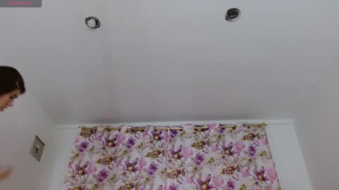 Snapshot of bella_gentle chatting on February 25, 10:03 am bella_gentle online show from February 25, 10:03 am