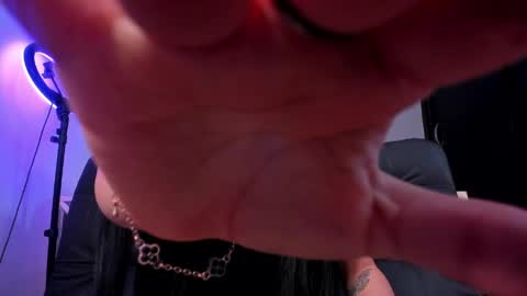 bella_hamilton online show from May 17, 1:47 am