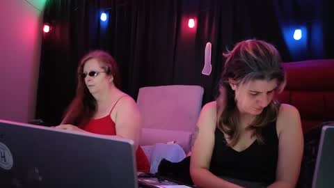 Snapshot of bella_james_1988 chatting on September 24, 4:54 pm Bella James online show from September 24, 4:54 pm