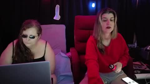 Snapshot of bella_james_1988 chatting on September 30, 5:07 pm Bella James online show from September 30, 5:07 pm