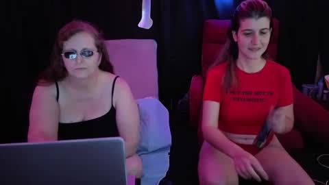 Snapshot of bella_james_1988 chatting on October 3, 11:24 pm Bella James online show from October 3, 11:24 pm