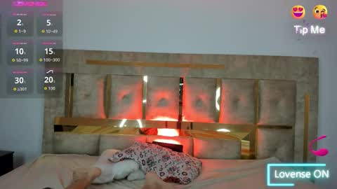 Snapshot of bella_johns__ chatting on February 14, 7:38 am bella johns online show from February 14, 7:38 am