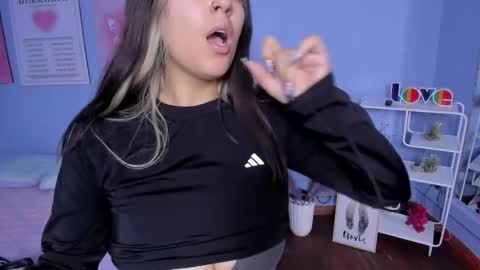  Bella  online show from December 19, 7:43 pm