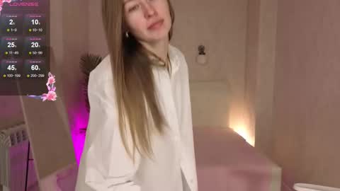 Snapshot of bella_li__ chatting on September 12, 3:28 am bella_li__ online show from September 12, 3:28 am