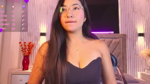 Snapshot of bella_martini_ chatting on April 1, 12:17 pm bella_martini_ online show from April 1, 12:17 pm