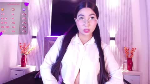 bella_martini_ online show from May 7, 12:21 pm