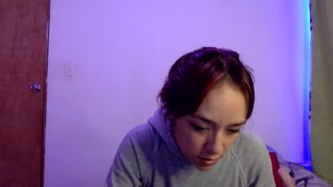 bella_mc online show from December 3, 2:41 am