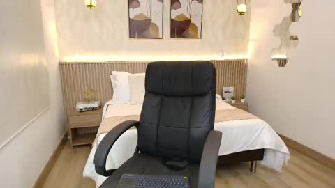 bella_millers online show from May 4, 6:48 pm
