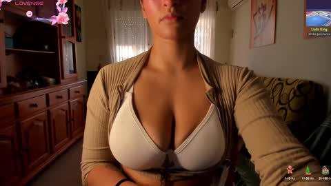 bella_pocahontas3 online show from December 15, 4:04 pm