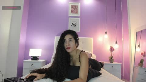Snapshot of bella_ponce1 chatting on January 4, 3:07 pm Bella Ponce online show from January 4, 3:07 pm