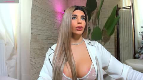 Snapshot of bella_posh chatting on January 18, 10:30 am bella_posh online show from January 18, 10:30 am