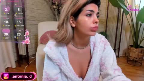 bella_posh online show from May 10, 7:02 am