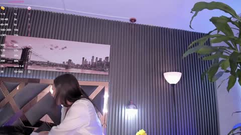 Snapshot of bella_raiderr chatting on December 10, 6:01 am isabella online show from December 10, 6:01 am