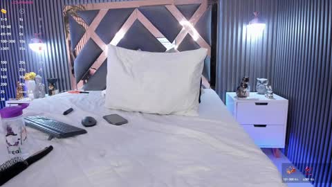 Snapshot of bella_raiderr chatting on December 19, 7:29 am isabella online show from December 19, 7:29 am