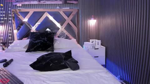 Snapshot of bella_raiderr chatting on February 7, 6:14 am isabella online show from February 7, 6:14 am