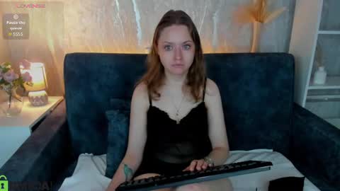 Snapshot of bella_ramsi chatting on June 21, 12:35 am Linda Bella online show from June 21, 12:35 am