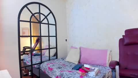 Snapshot of bella_riviera chatting on October 22, 12:05 pm Bella Riviera online show from October 22, 12:05 pm