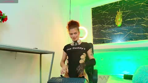     online show from November 25, 8:09 pm