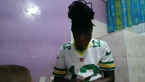 Snapshot of bella_sky_ chatting on March 2, 2:03 am Sky online show from March 2, 2:03 am