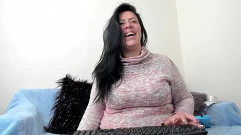 Bella Smith online show from December 7, 5:20 pm