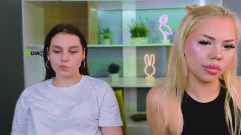 Snapshot of bella_sunshine1 chatting on March 24, 5:56 am alexa online show from March 24, 5:56 am