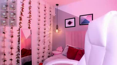 BELLA online show from November 26, 8:32 pm