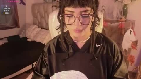 Bella  online show from October 18, 7:58 pm