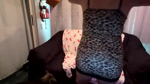 Snapshot of bellabeanz chatting on February 10, 4:04 pm Roxy Rain online show from February 10, 4:04 pm