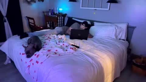 Snapshot of bellabeanz chatting on February 12, 11:51 pm Roxy Rain online show from February 12, 11:51 pm