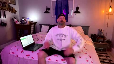 Snapshot of bellabeanz chatting on February 17, 1:10 pm Roxy Rain online show from February 17, 1:10 pm