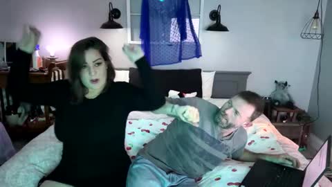 Snapshot of bellabeanz chatting on February 17, 11:20 pm Roxy Rain online show from February 17, 11:20 pm