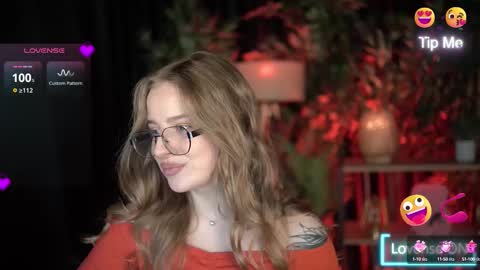 Snapshot of bellablazee chatting on October 9, 8:12 am bellablazee online show from October 9, 8:12 am