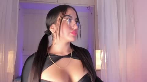  Bella  online show from June 4, 8:59 pm