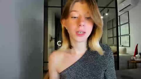 Snapshot of bellacams27 chatting on October 6, 7:55 pm bellacams27 online show from October 6, 7:55 pm