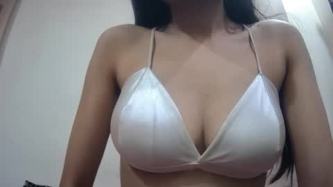 bellacrystall online show from January 25, 2:25 pm