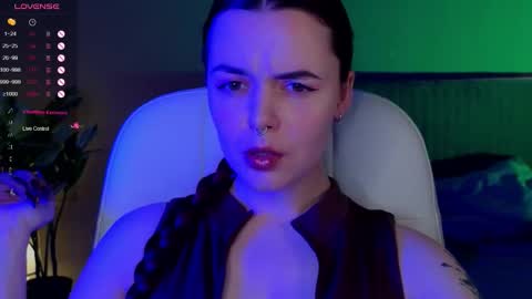 belladevile_ online show from October 5, 7:28 am