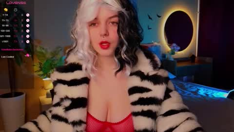 belladevile_ online show from October 25, 8:00 am