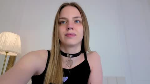 Bella online show from May 19, 1:22 am