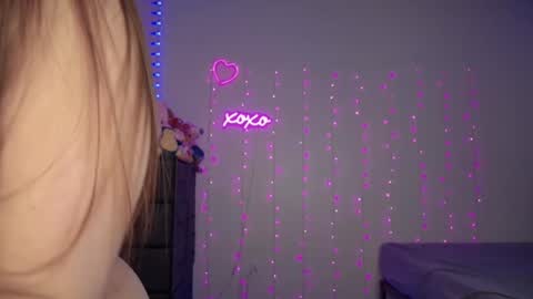 Bella Monroe online show from September 19, 3:19 am