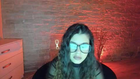 Snapshot of bellanoir_ chatting on January 8, 5:43 am BellaNoir online show from January 8, 5:43 am