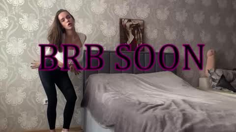 bellaparker_ online show from October 13, 10:37 am