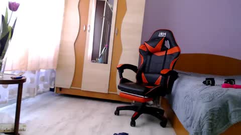 bellaqueen0701 online show from March 10, 7:32 am