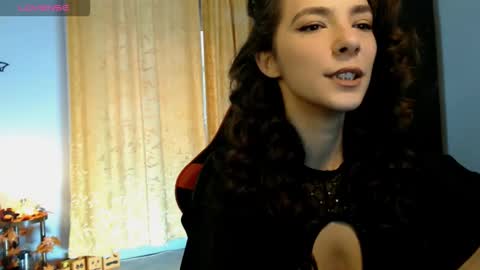 bellaqueen0701 online show from October 7, 5:15 am