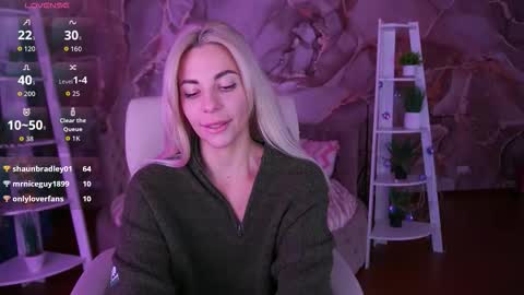 Snapshot of bellarayyy chatting on February 2, 3:27 am Bella online show from February 2, 3:27 am