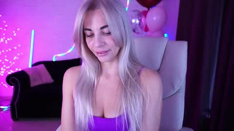 Snapshot of bellarayyy chatting on February 17, 2:46 pm Bella online show from February 17, 2:46 pm